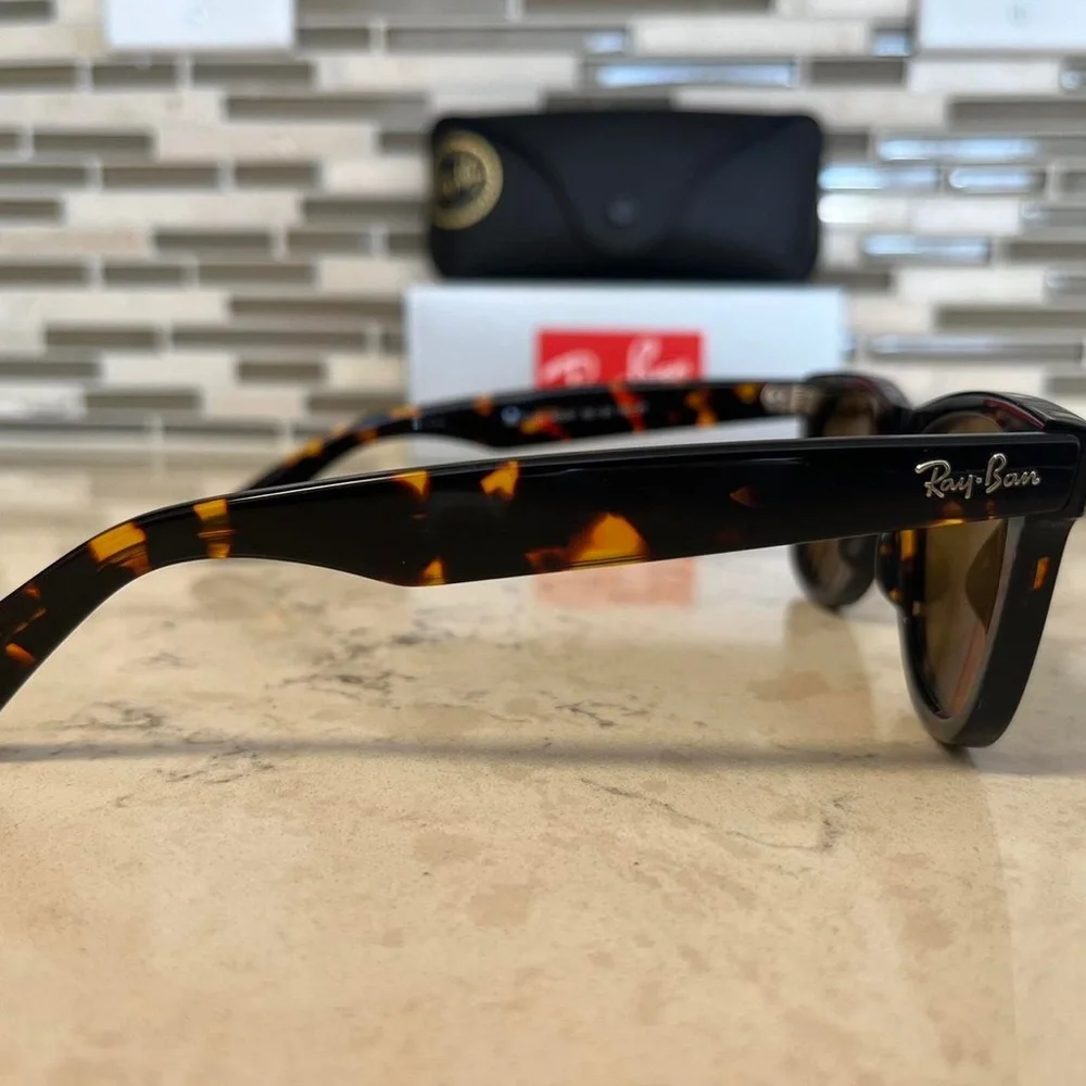 Ray-Ban 2140 Men's Tortoiseshell Frame Sunglasses with Brown Polarized Lenses